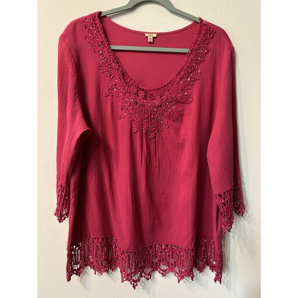 Reba Woman Top 2X Magenta Pink Boho Crochet Lace Rhinestone Bell Sleeve Tunic